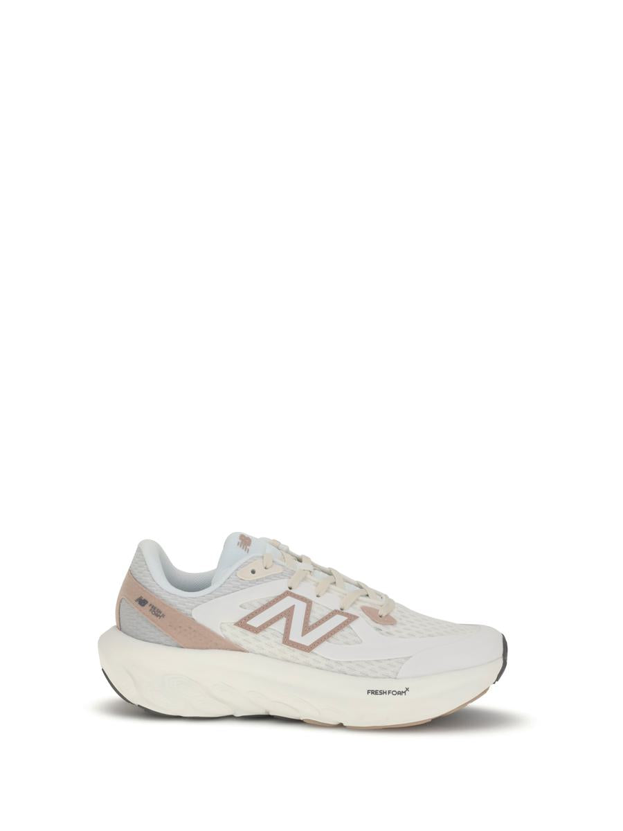 Nya balanssneakers