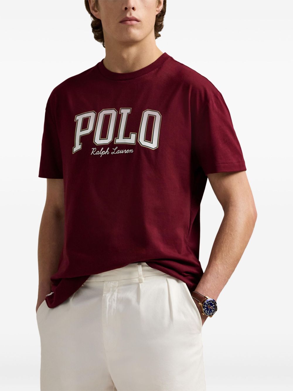 Anpassad t-shirt med smal passform och logotyp