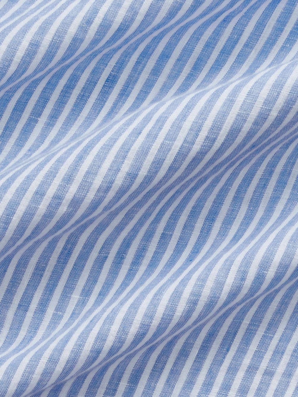 Randig linneskjorta med specialdesign