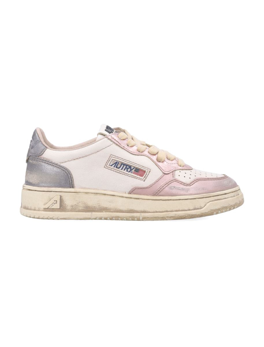 Autry Medalist Low Super Vintage Damsneakers i vitt och rosa
