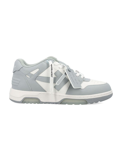 Off-white sneakers för kontoret