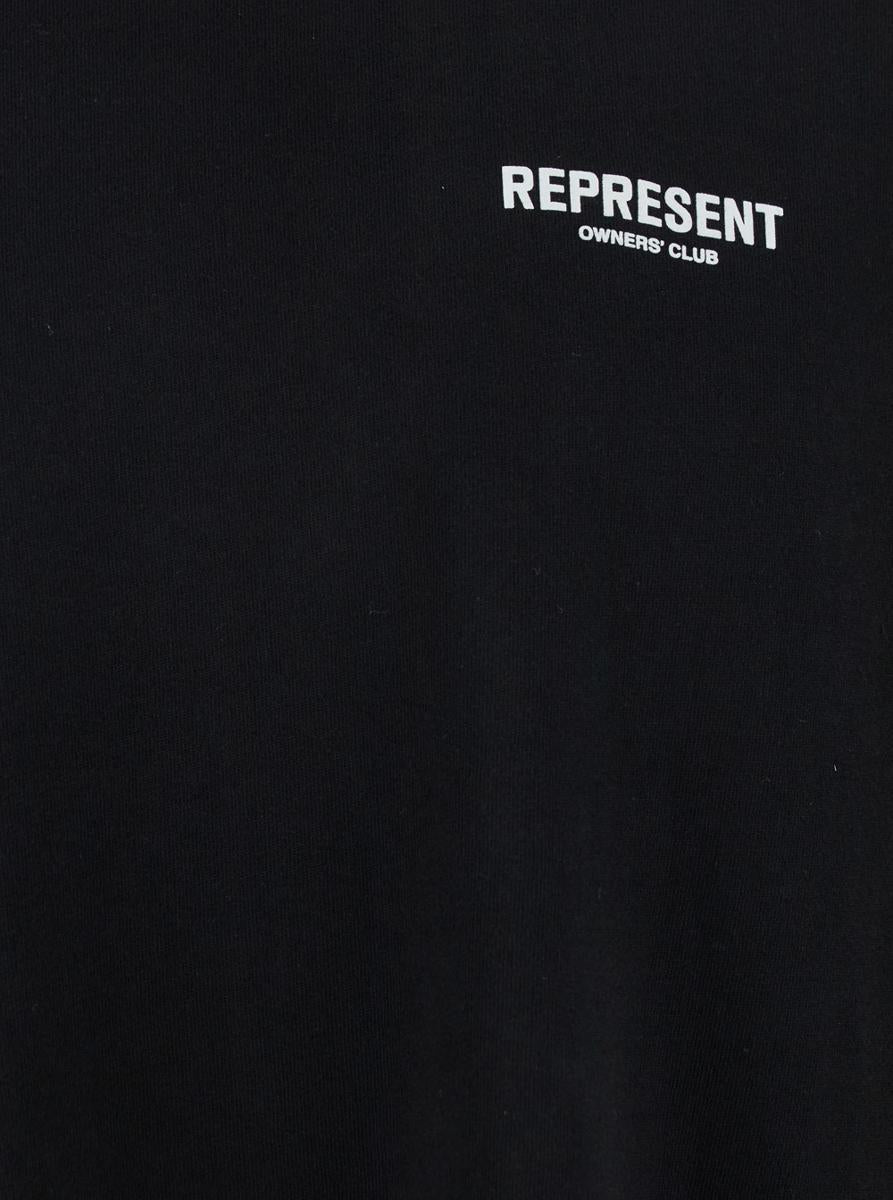Svart t-shirt med logotyp framtill och maxi-logotyp baktill i bomullsmodell