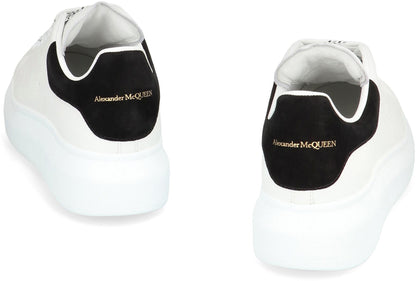 Alexander McQueen Lädersneakers i grovt läder
