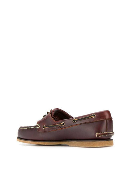 Klassiska båtloafers i brunt läder för män
