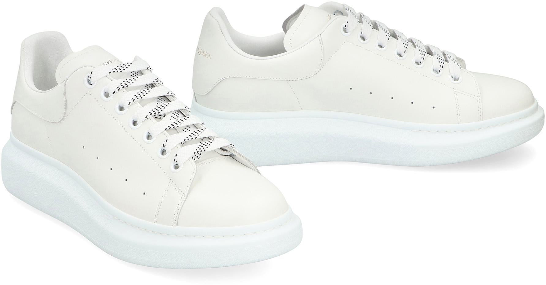 Alexander McQueen Lädersneakers i grovt läder