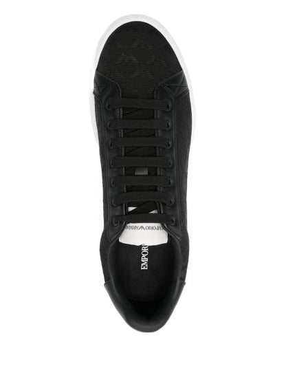 Emporio Armani exklusiva sneakers med logotyp