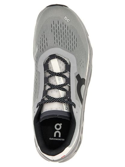 Om att springa med 'Cloudmonster'-sneakers