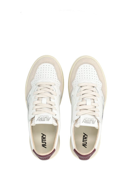 Autry Medalist Low Damsneakers i vitt och vinrött mocka och läder