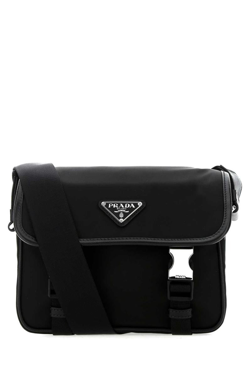 Prada handväskor.