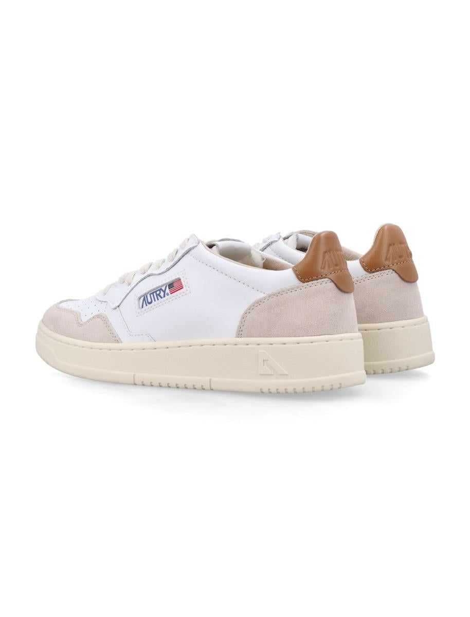 Autry Medalist låga sneakers i vitt och brunt socker