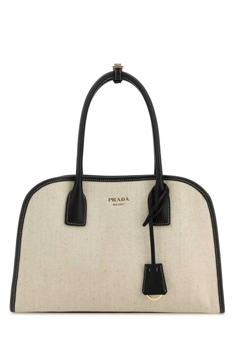 Prada handväskor.