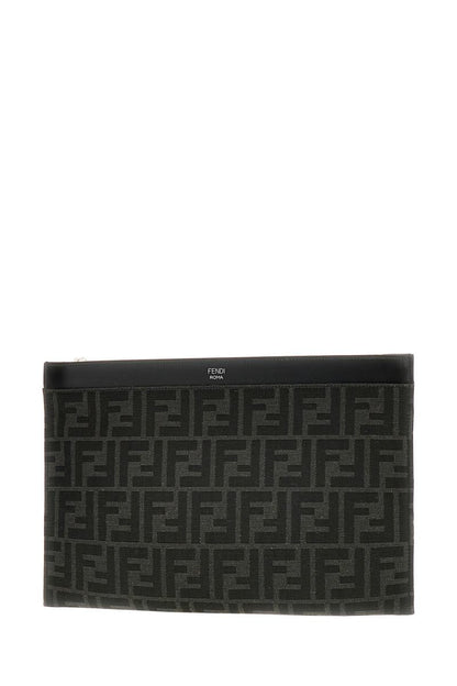 Fendi handväskor.
