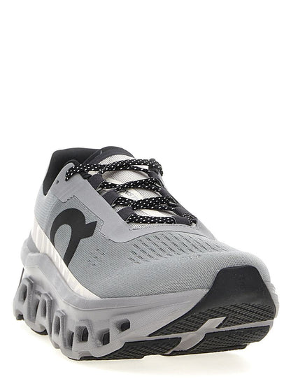 Om att springa med 'Cloudmonster'-sneakers