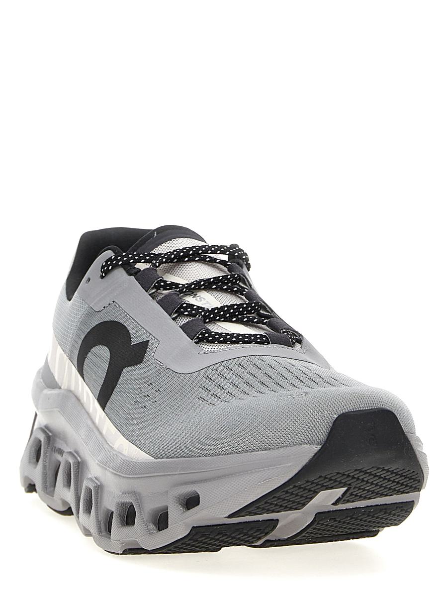 Om att springa med 'Cloudmonster'-sneakers