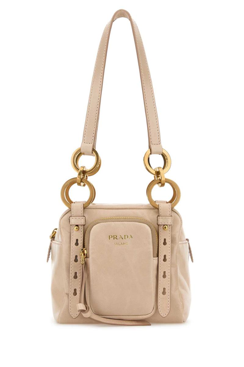Prada handväskor.