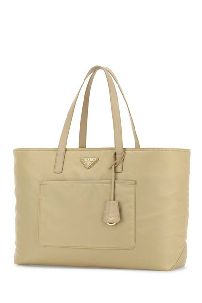 Prada handväskor.