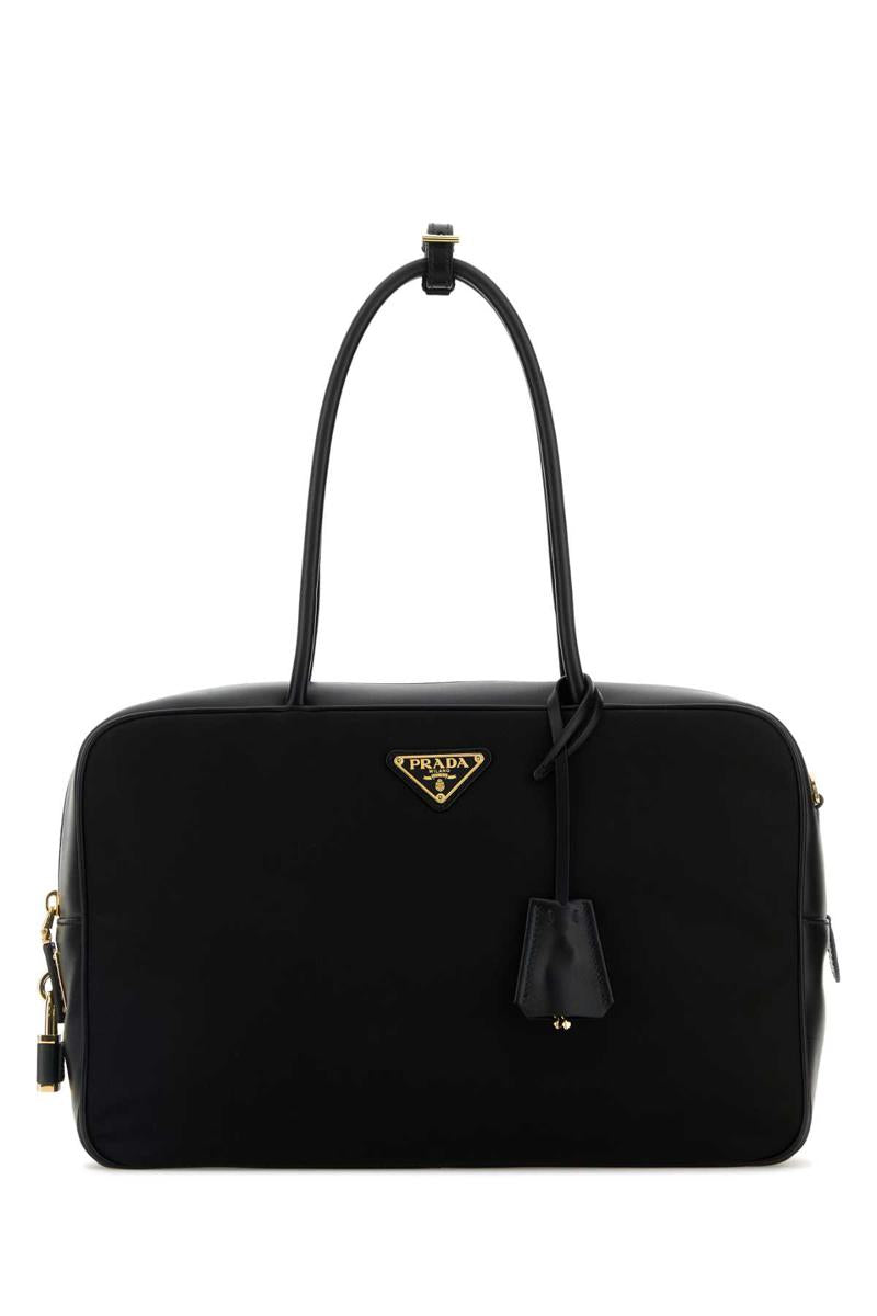 Prada handväskor.