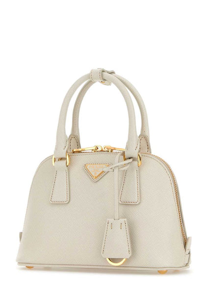 Prada handväskor.
