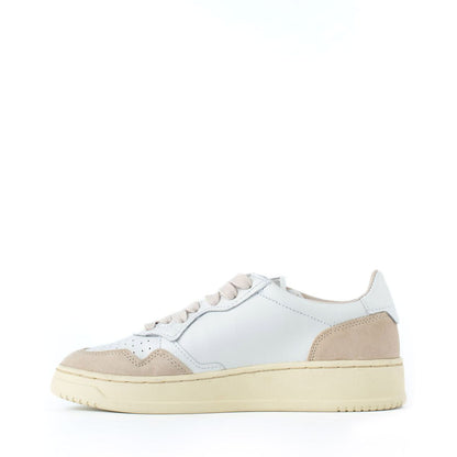 Autry vita sneakers i läder och mocka