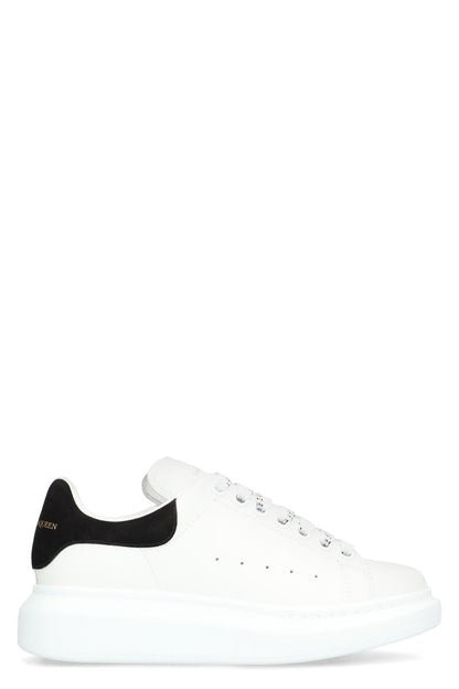 Alexander McQueen Lädersneakers i grovt läder
