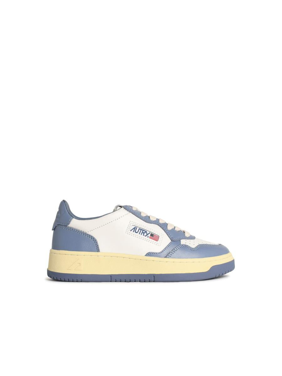 Autry 'Medalist Low' 'Tempest' Vita och ljusblå lädersneakers