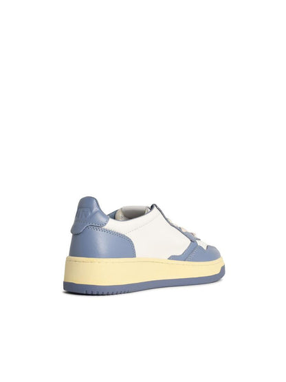 Autry 'Medalist Low' 'Tempest' Vita och ljusblå lädersneakers