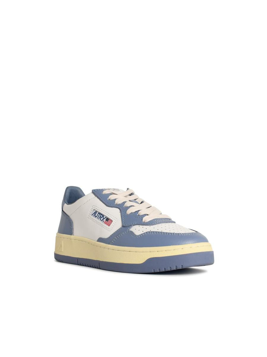 Autry 'Medalist Low' 'Tempest' Vita och ljusblå lädersneakers