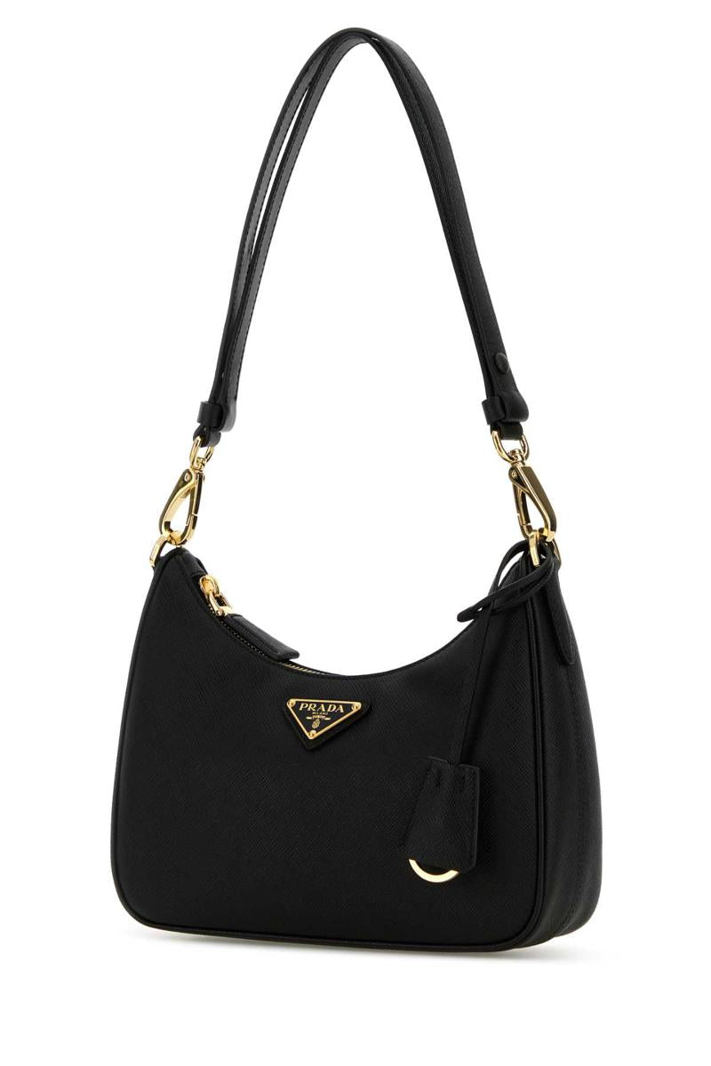 Prada handväskor.