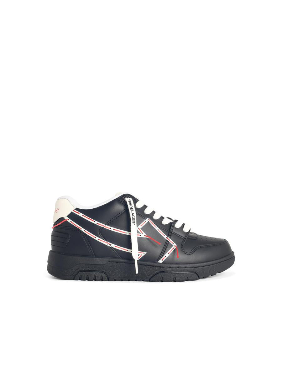 Svarta sneakers med 'Ooo Printed &amp; Stitched Arrow'-motiv i benvitt