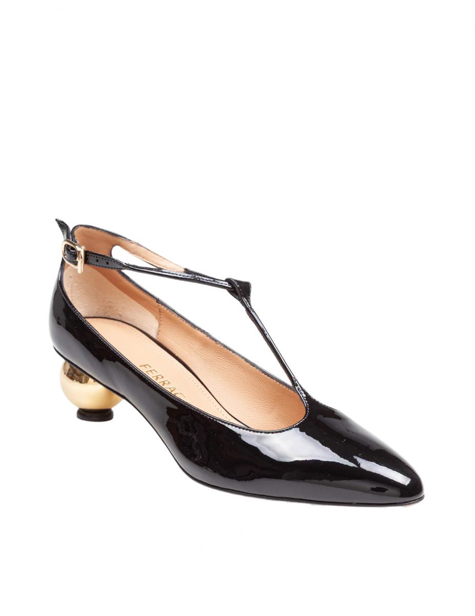 Salvatore Ferragamo pumps i lackläder