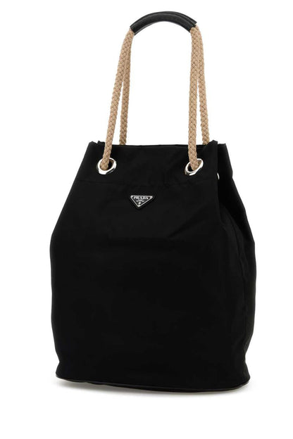 Prada handväskor.