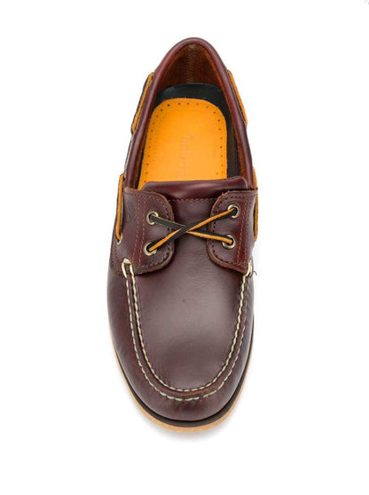 Klassiska båtloafers i brunt läder för män