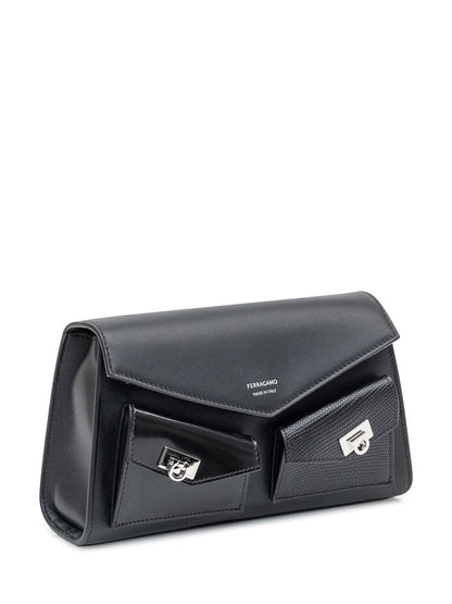 Salvatore Ferragamo svart Ferragamo läderväska med fickor