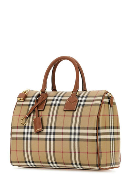 Burberry handväskor.