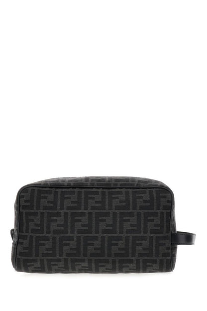 Fendi skönhetsfodral.
