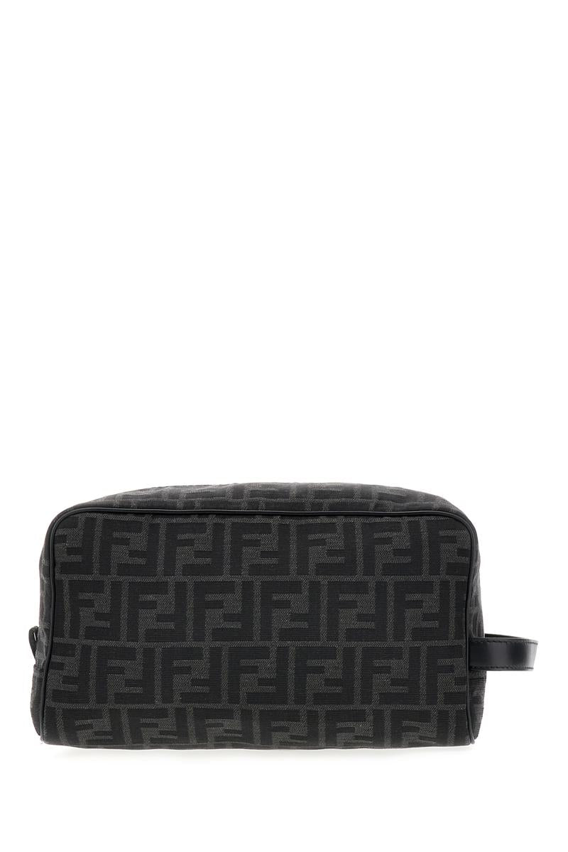 Fendi skönhetsfodral.