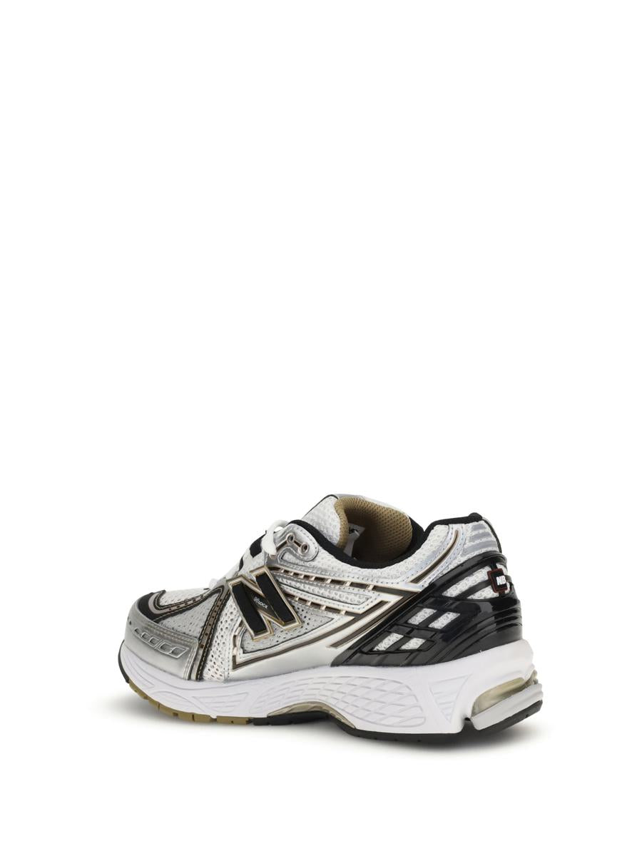 Nya balanssneakers
