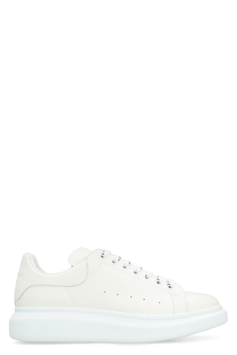 Alexander McQueen Lädersneakers i grovt läder