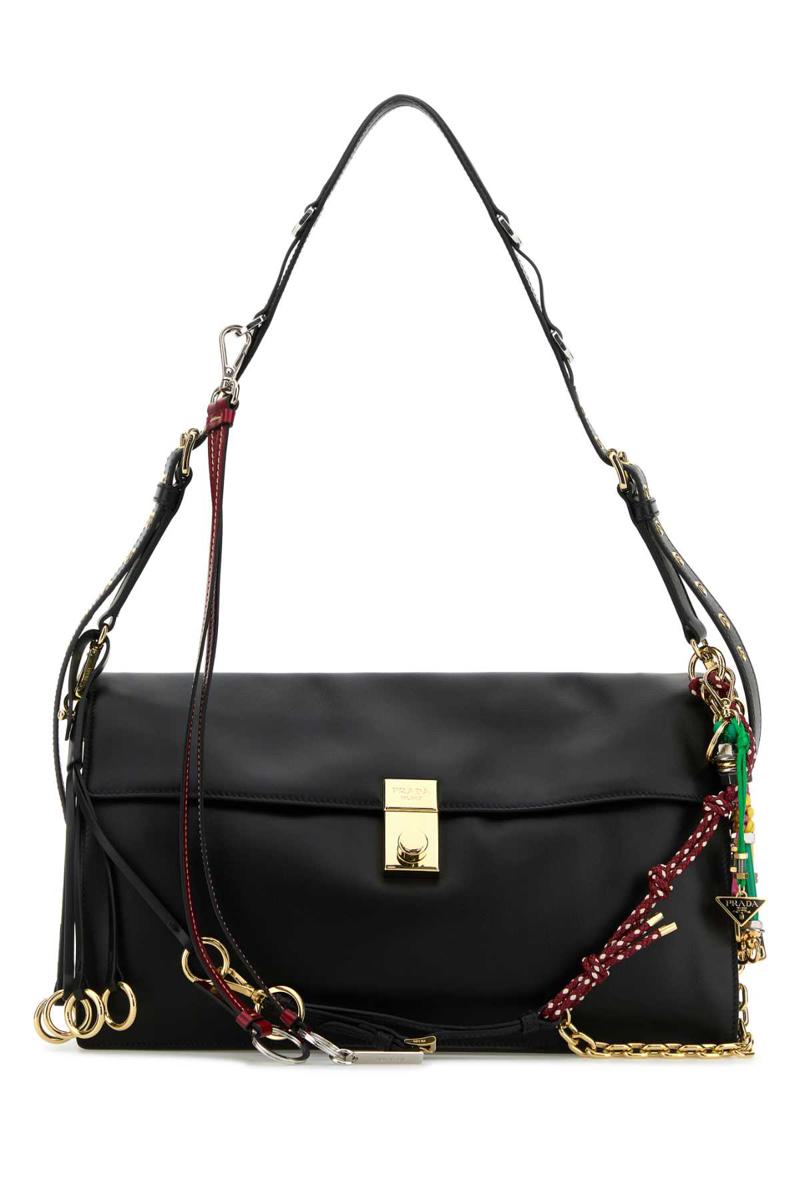 Prada handväskor.