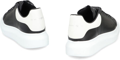 Alexander McQueen Lädersneakers i grovt läder
